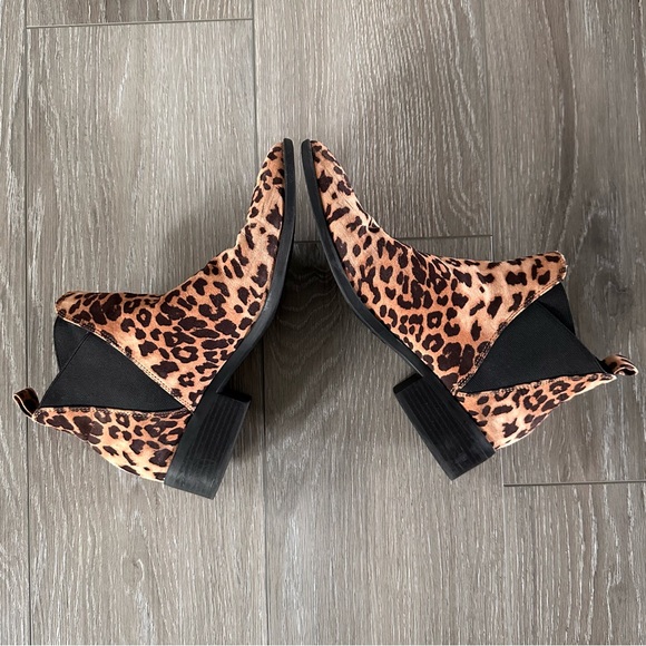 Pointed Cheetah Booties - Picture 3 of 5